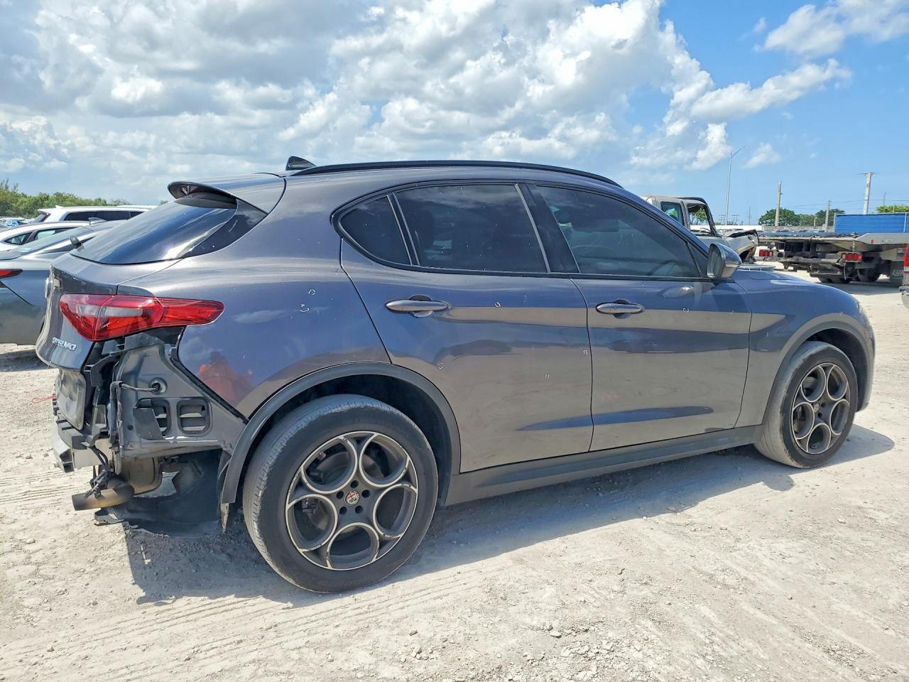 2018 Alfa Romeo Stelvio Sport - Фото 3
