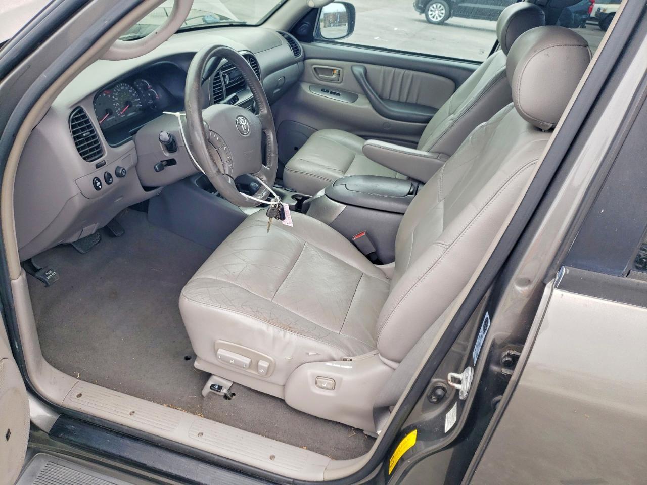 2004 Toyota Sequoia Limited - Image 7