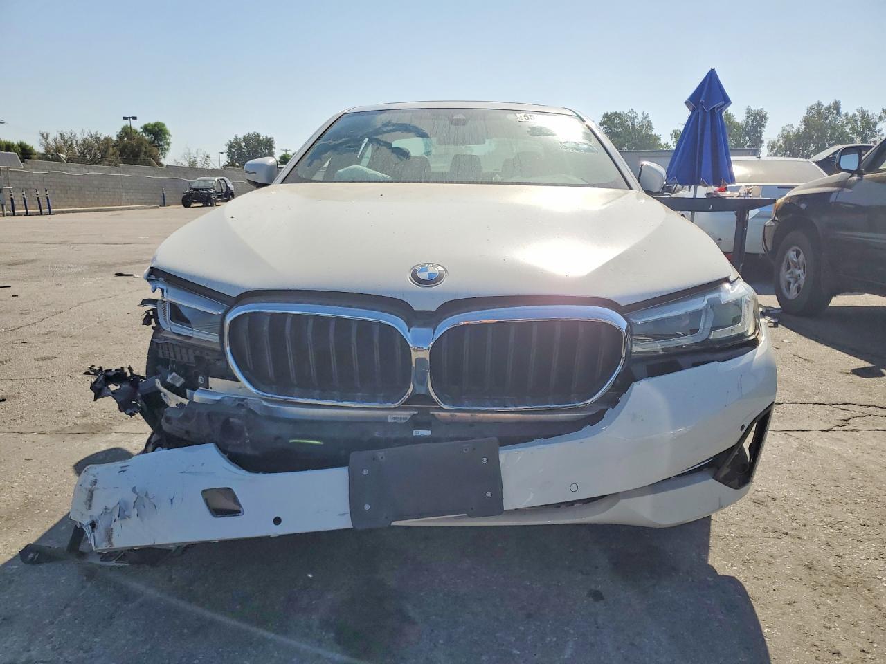 2021 BMW 530E - Фото 5