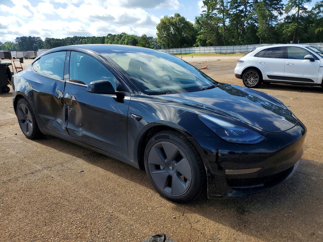 2022 Tesla Model 3 - Фото 4