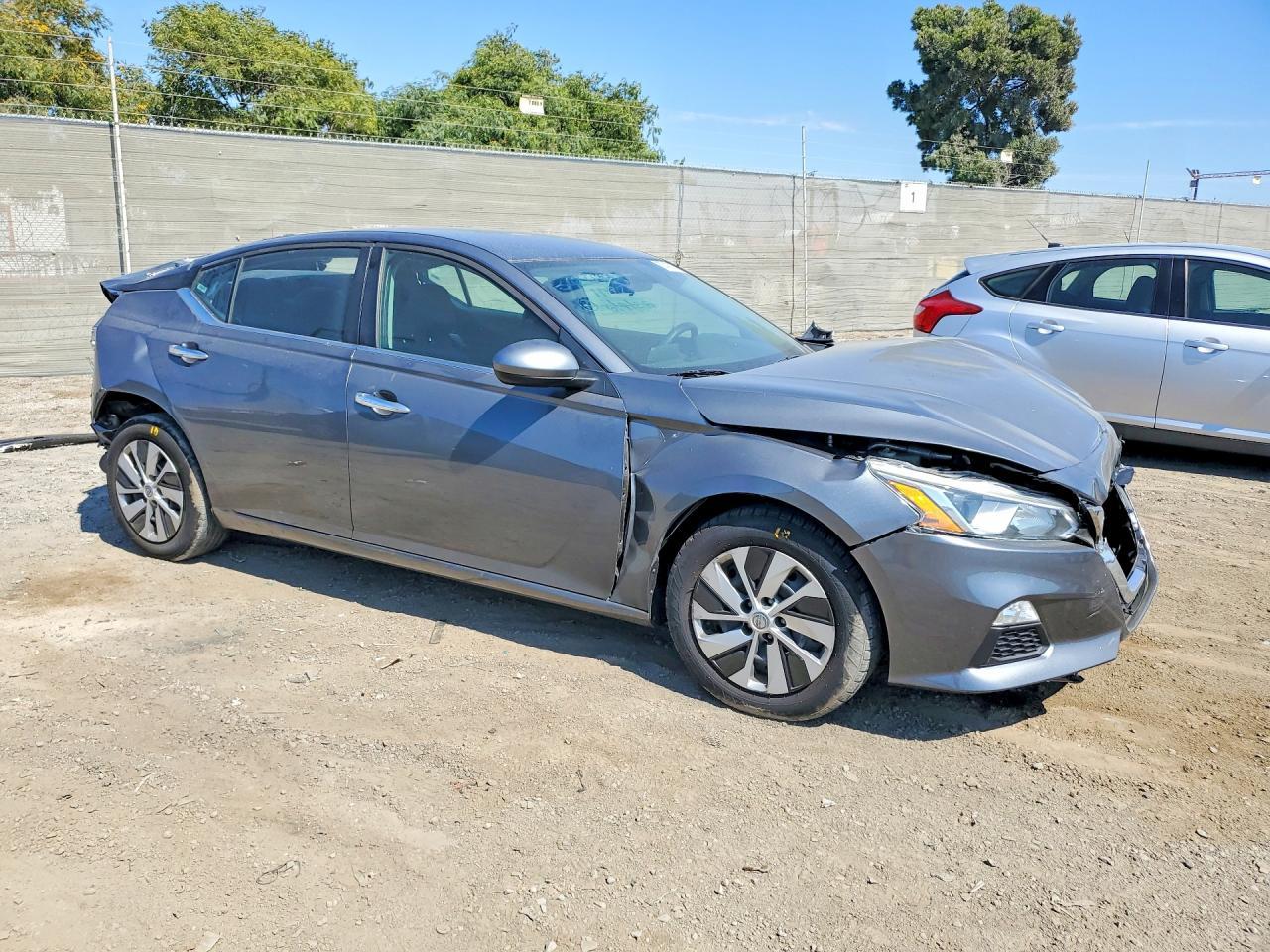 2019 Nissan Altima S - Фото 4