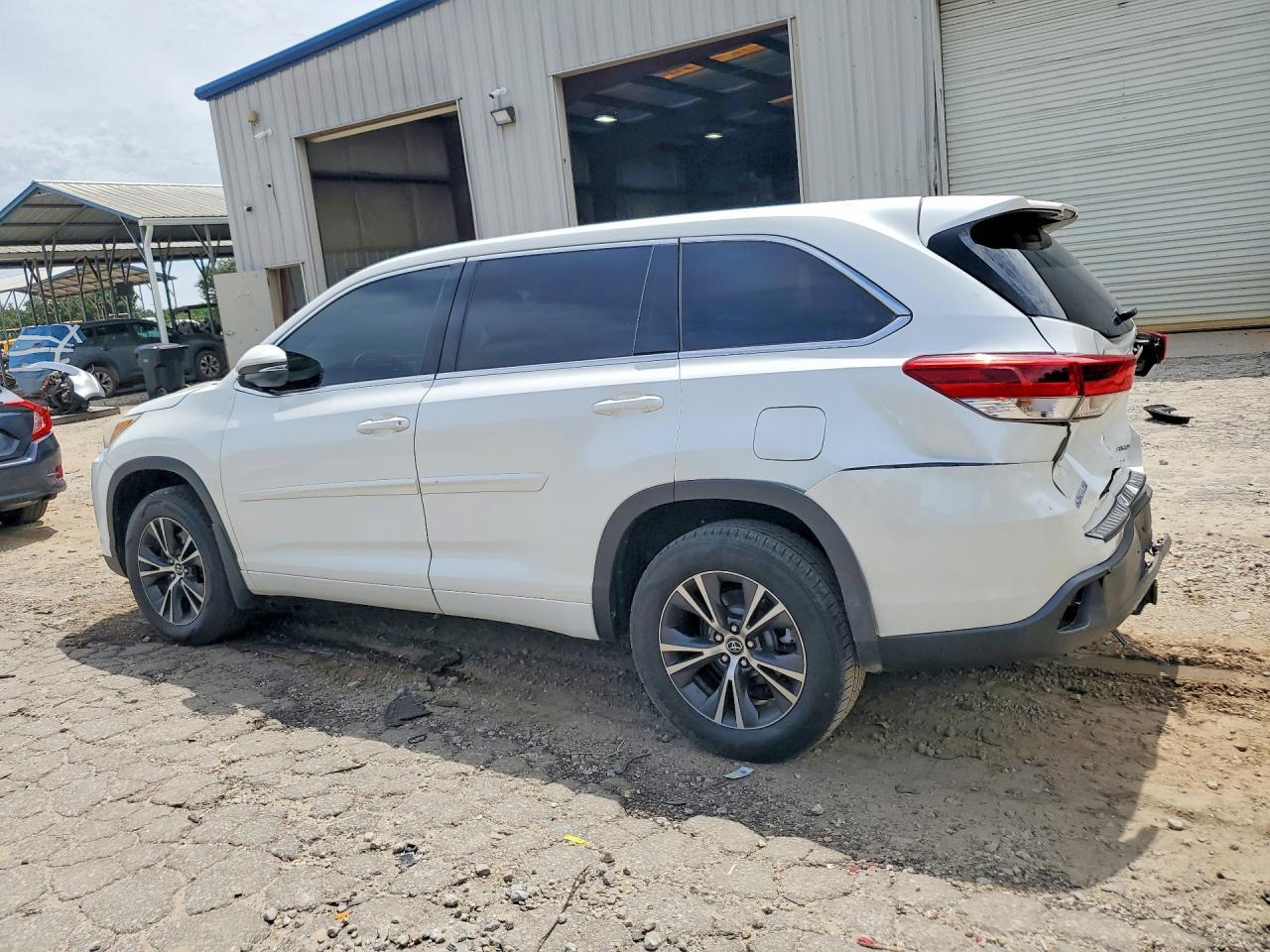 2018 Toyota Highlander Le - Фото 2