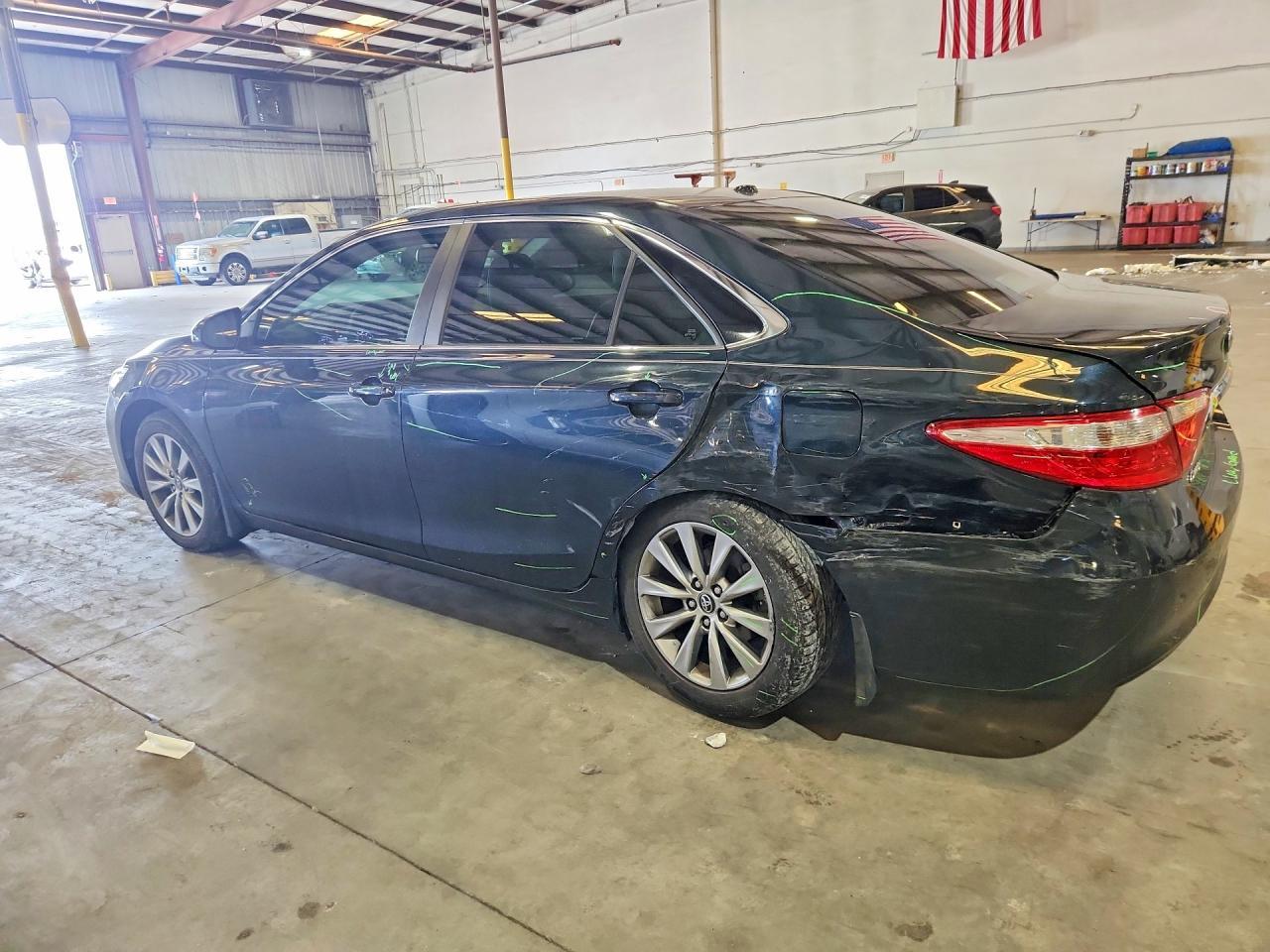 2016 Toyota Camry Xle - Фото 2