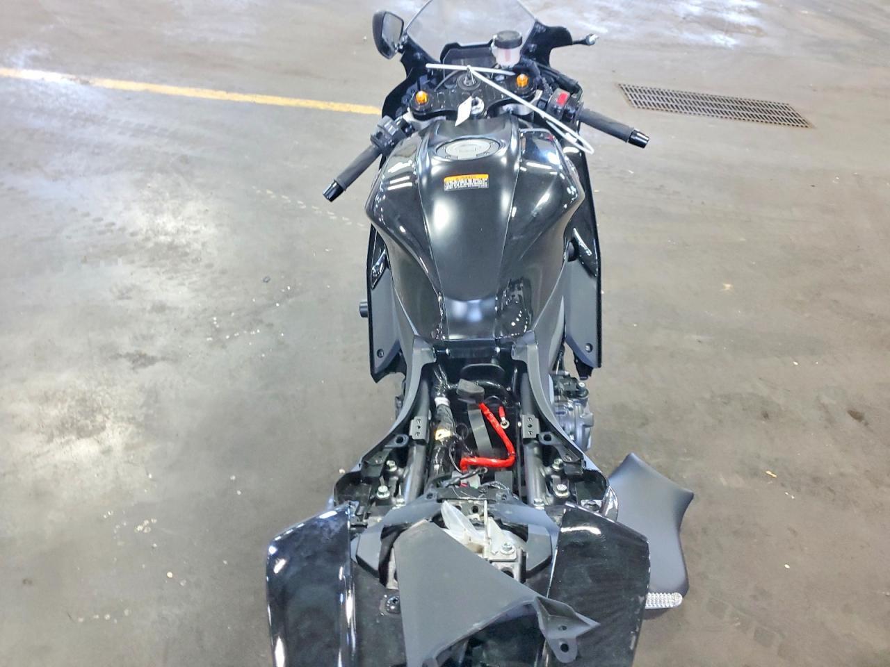 2025 Yamaha Yzfr7 - Фото 6