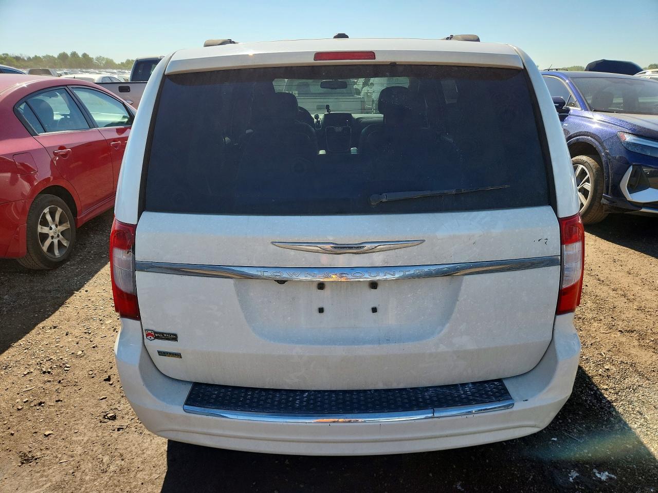 2013 Chrysler Town & Country Touring - Фото 6