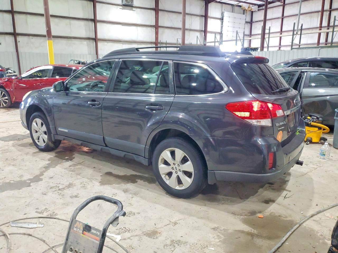 2011 Subaru Outback 2.5I Limited - Фото 2