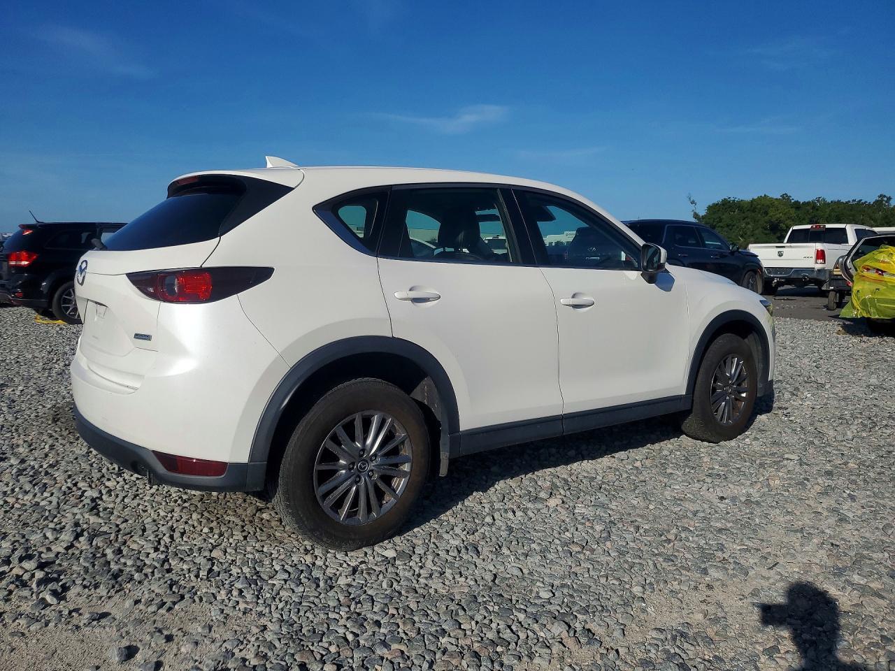2017 Mazda Cx-5 Sport - Image 3