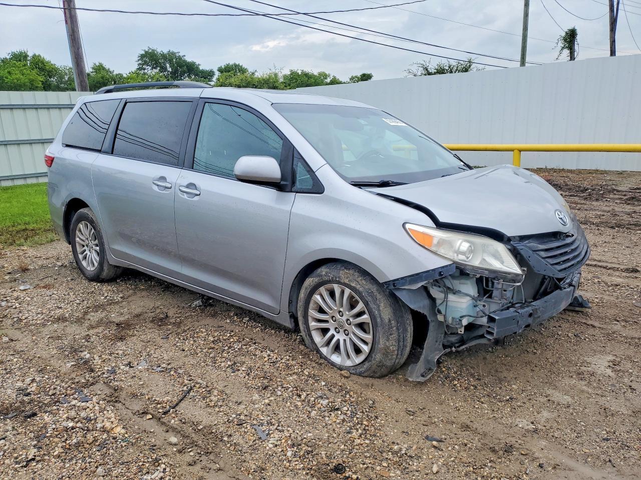 2015 Toyota Sienna Xle 8-Passenger - Фото 4