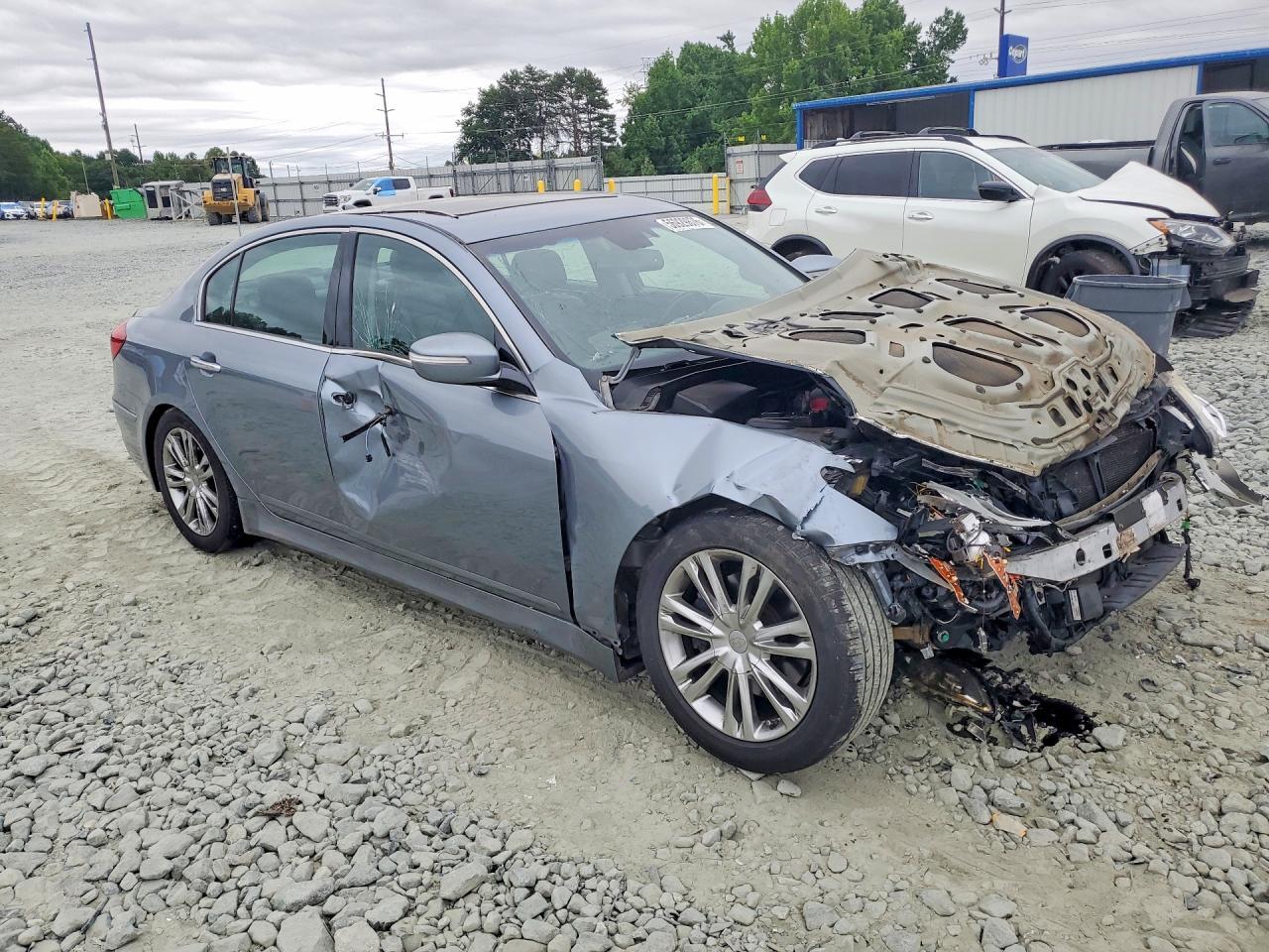 2014 Hyundai Genesis - Image 4