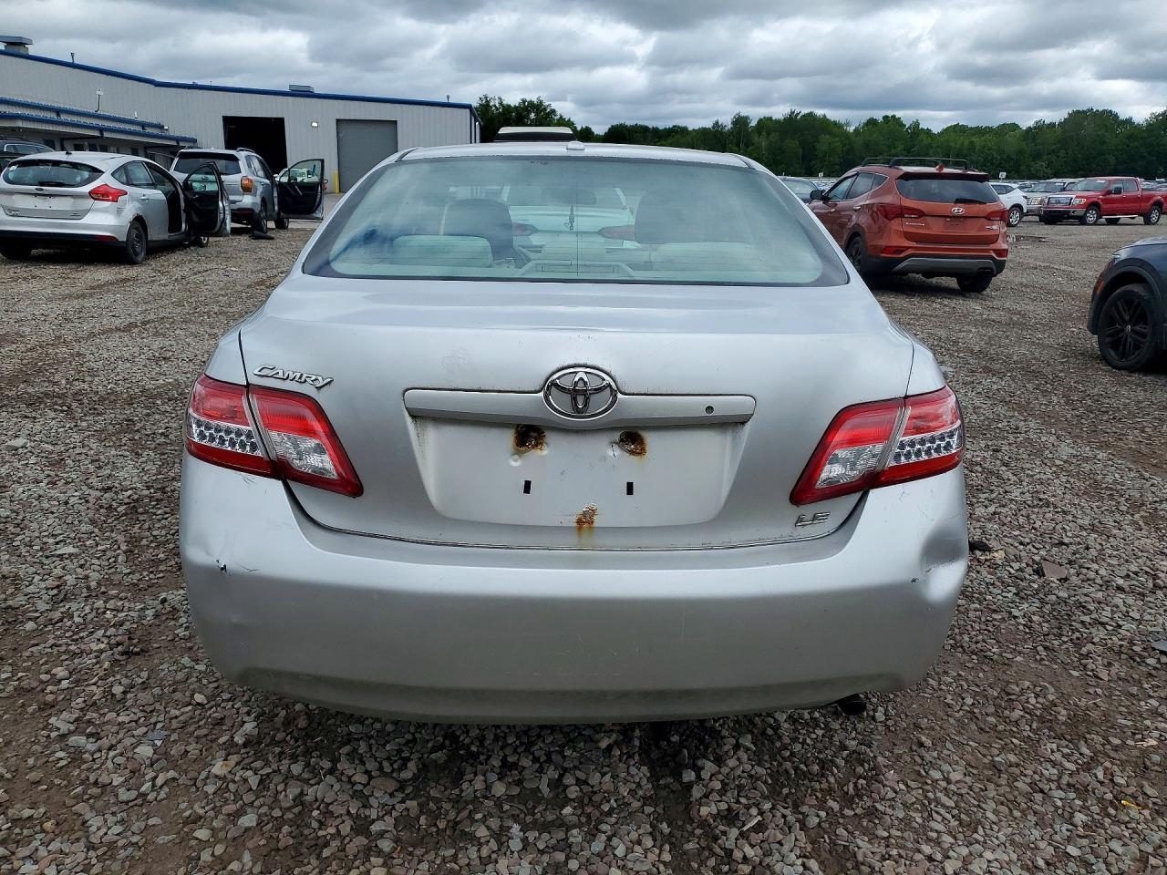2011 Toyota Camry Le - Image 6