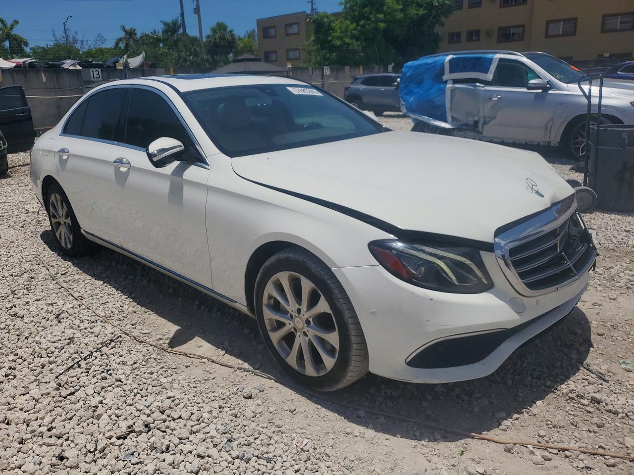 2017 Mercedes-Benz E 300 - Фото 4