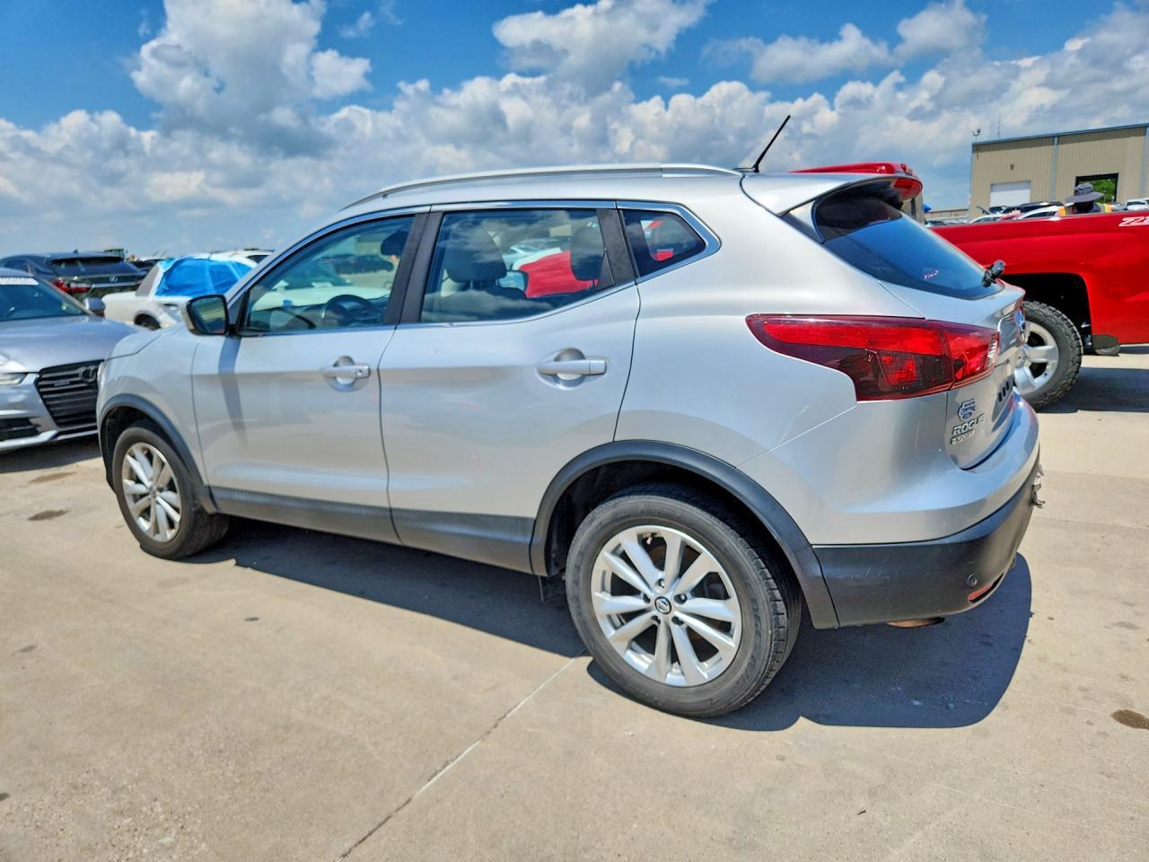 2019 Nissan Rogue Sport Sv - Image 2