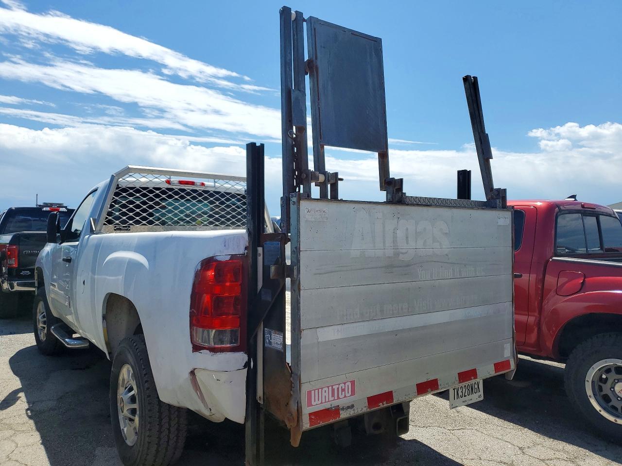 2011 GMC Sierra - Фото 2