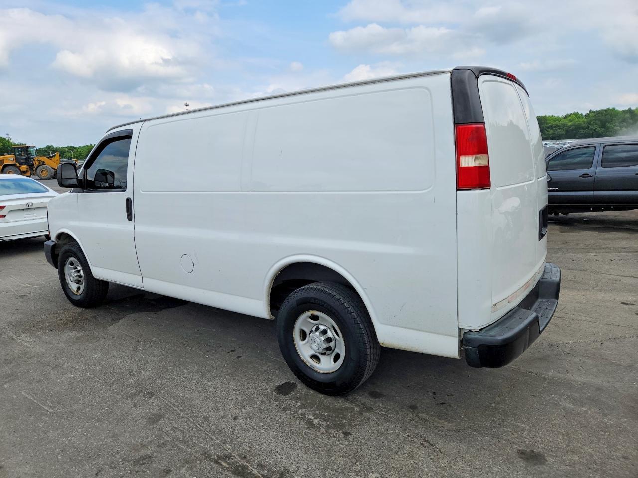 2015 Chevrolet Express G2500 - Фото 2