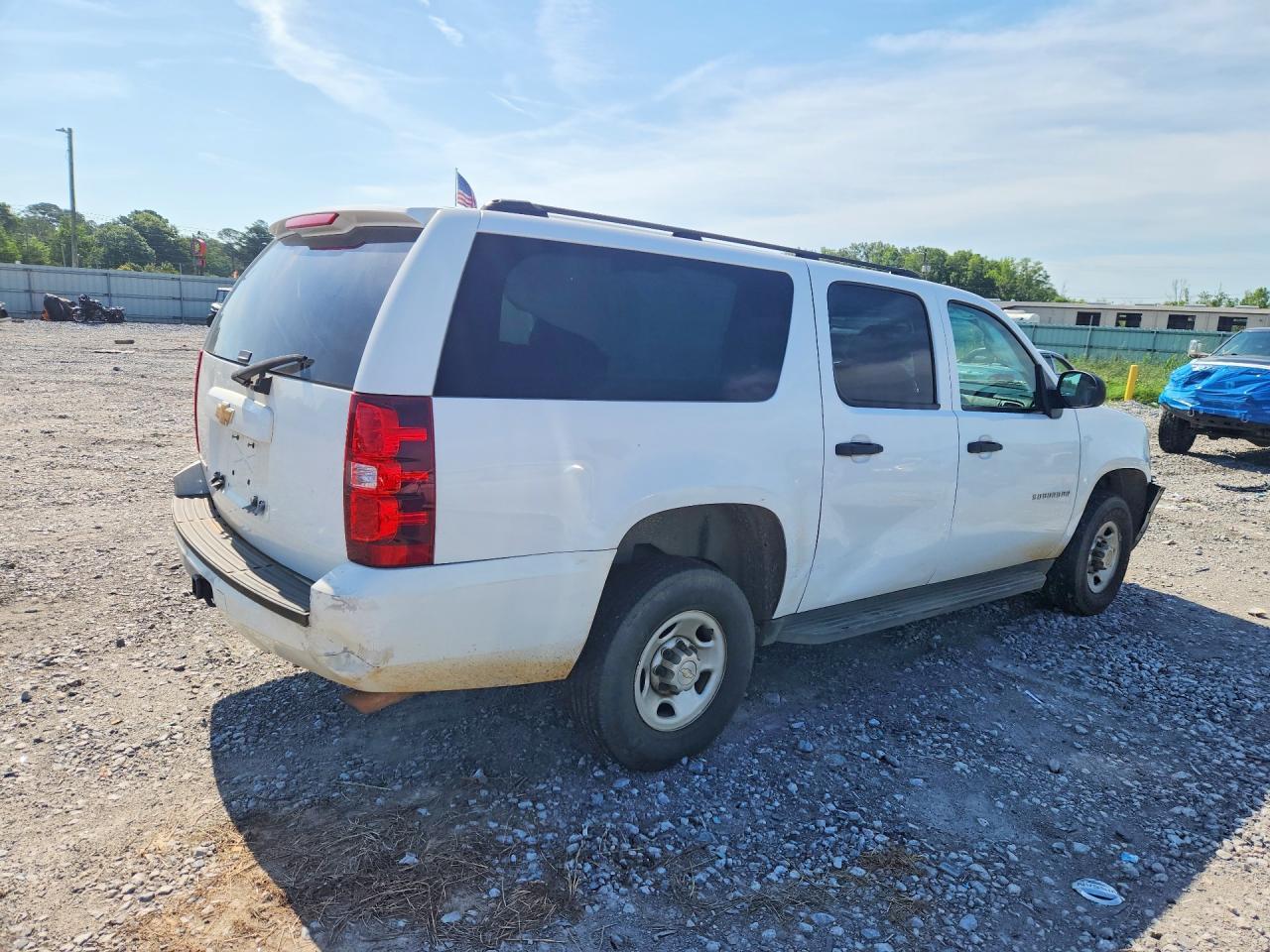 2012 Chevrolet Suburban K2500 - Фото 3