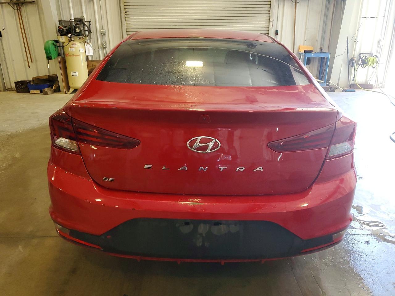 2020 Hyundai Elantra Se - Image 6