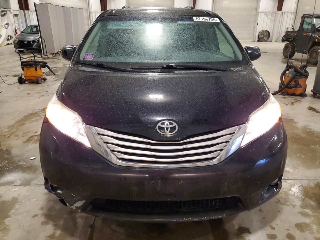 2016 Toyota Sienna Xle 7-Passenger - Image 5