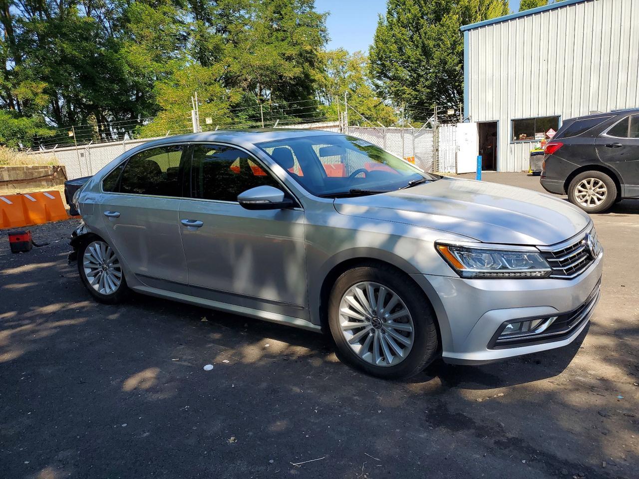 2017 Volkswagen Passat Se - Фото 4