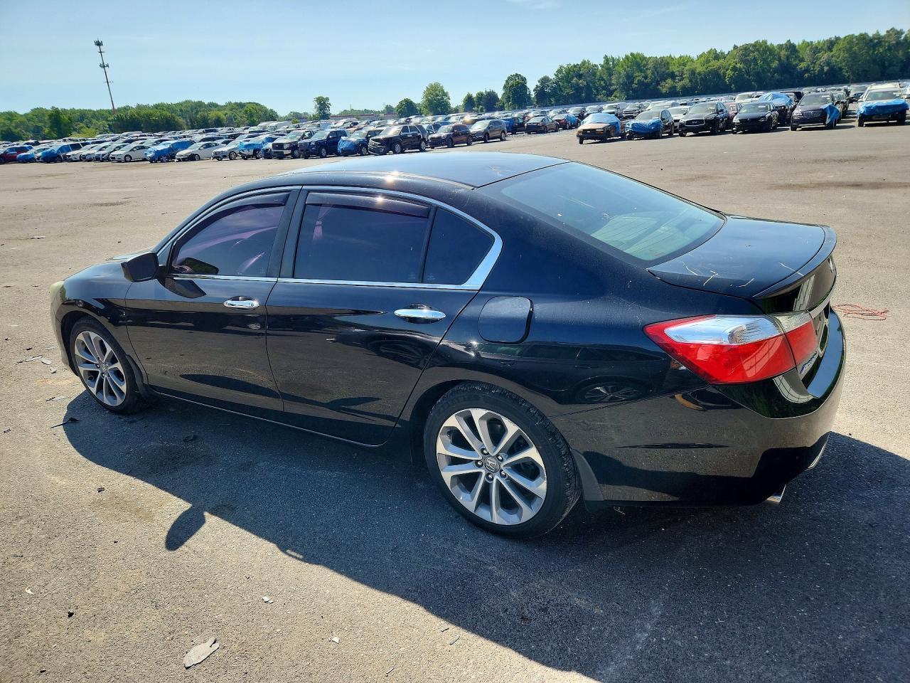 2015 Honda Accord Sport - Image 2
