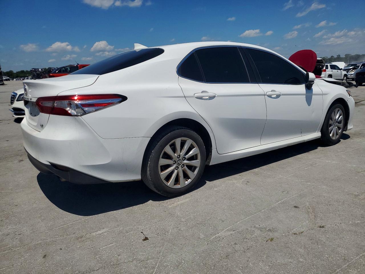 2020 Toyt Camry - Фото 3