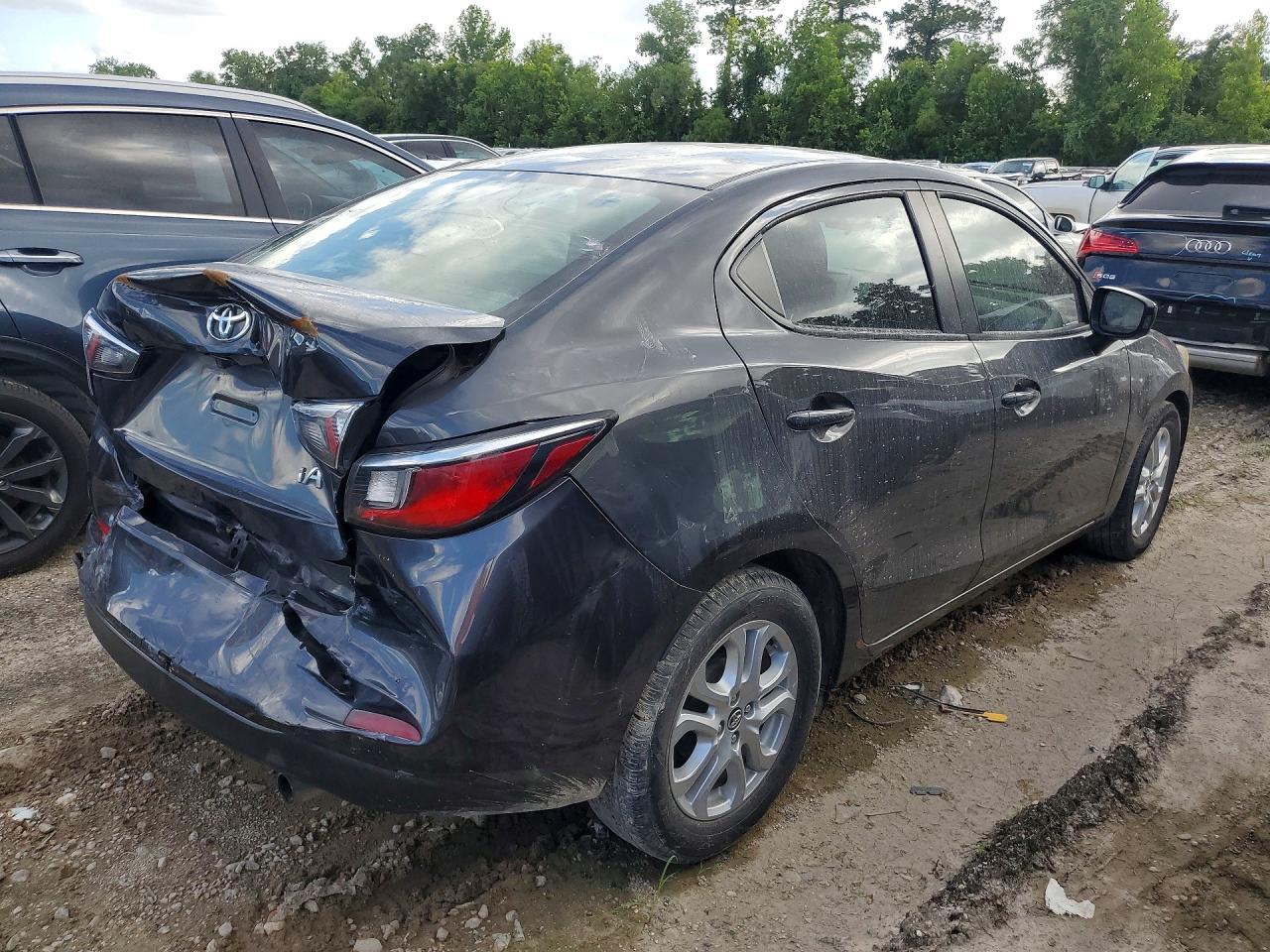 2017 Toyota Yaris Ia Base - Фото 3