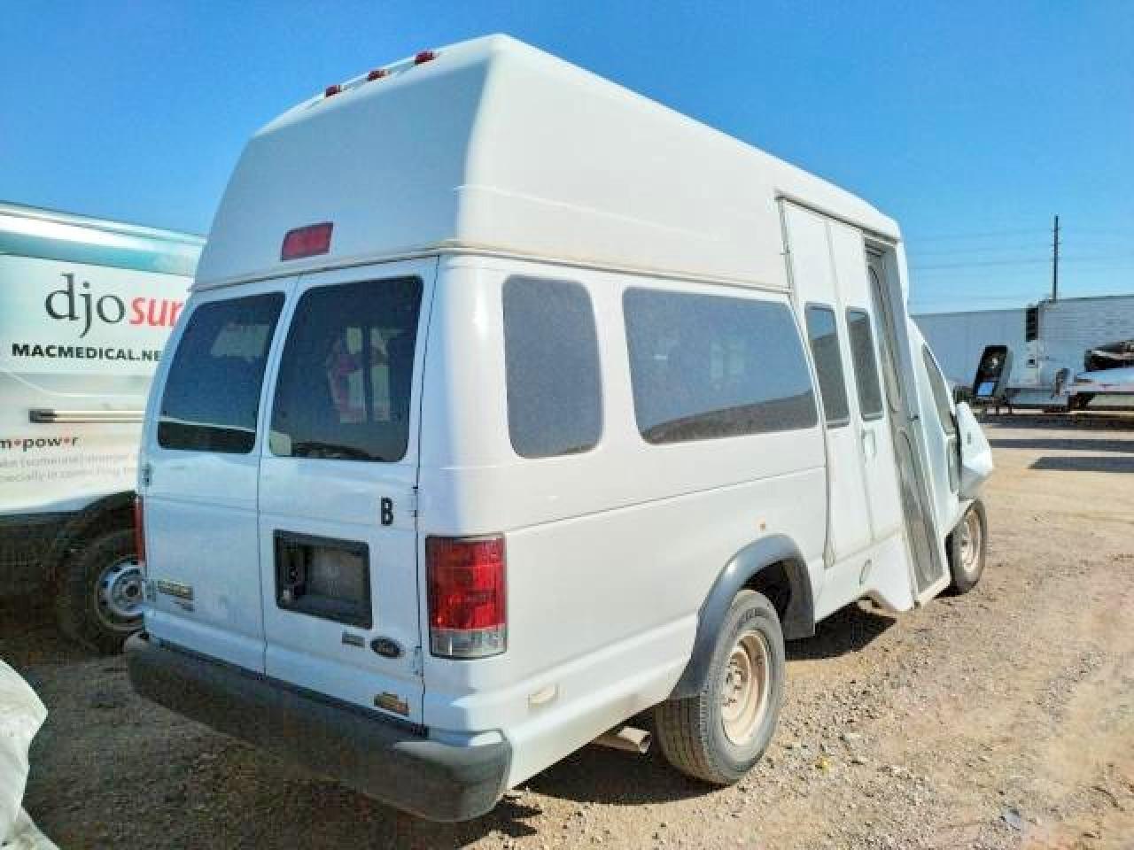 2011 Ford Econoline E350 Super Duty Van - Фото 4