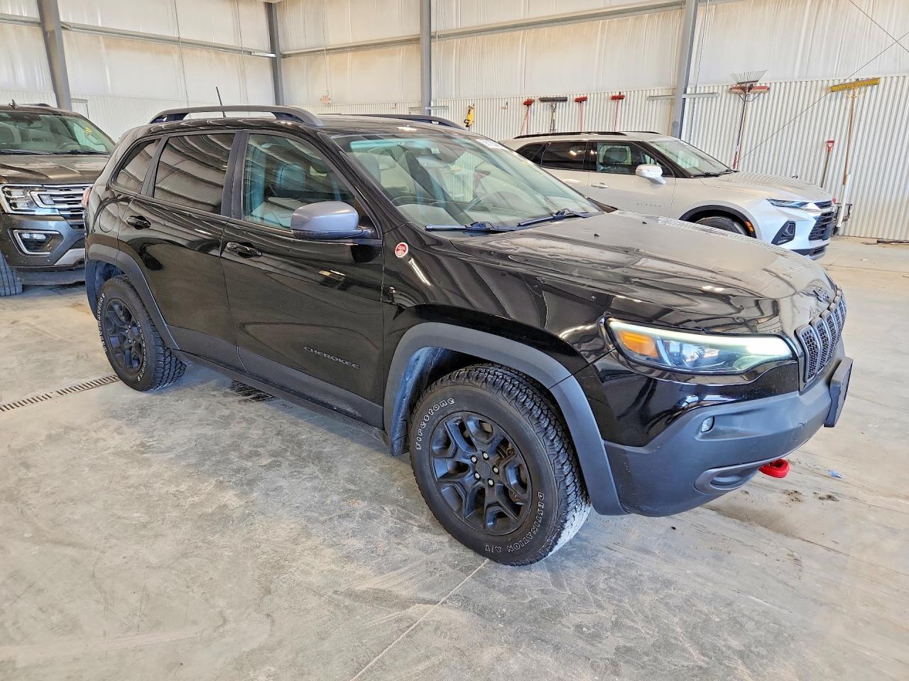 2019 Jeep Cherokee Trailhawk - Image 4
