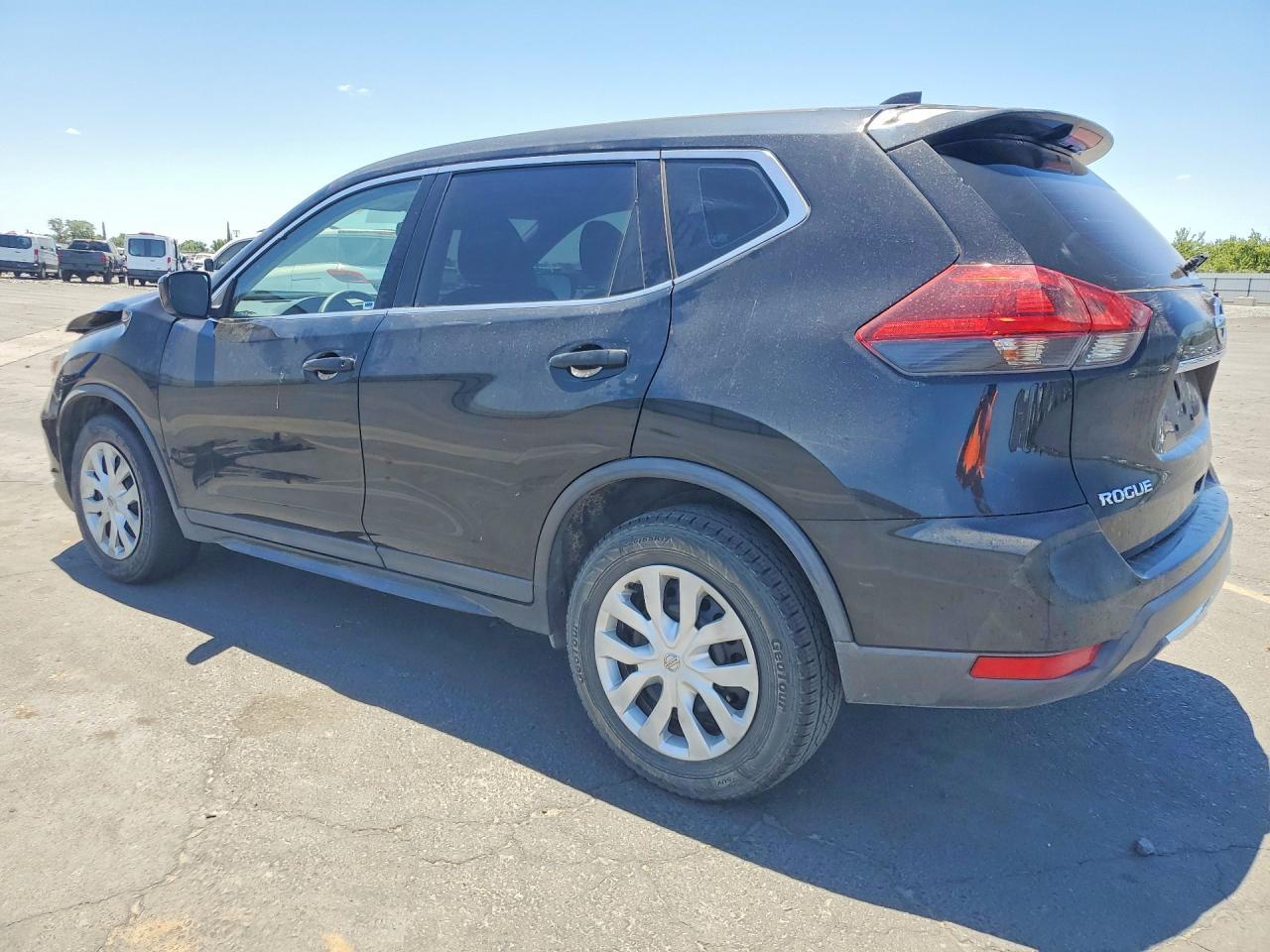 2019 Nissan Rogue S - Фото 2