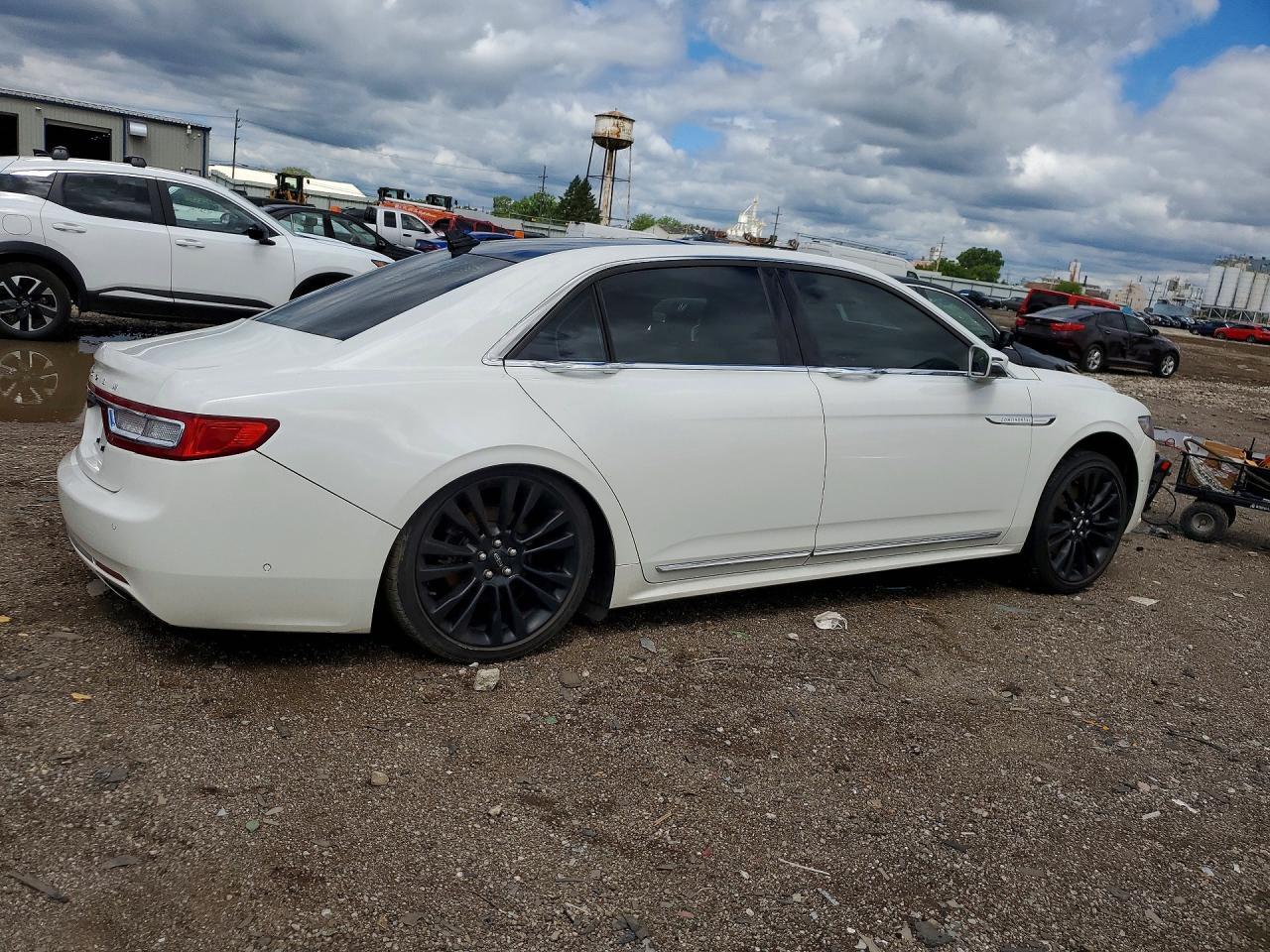 2020 Lincoln Continental Reserve - Фото 3