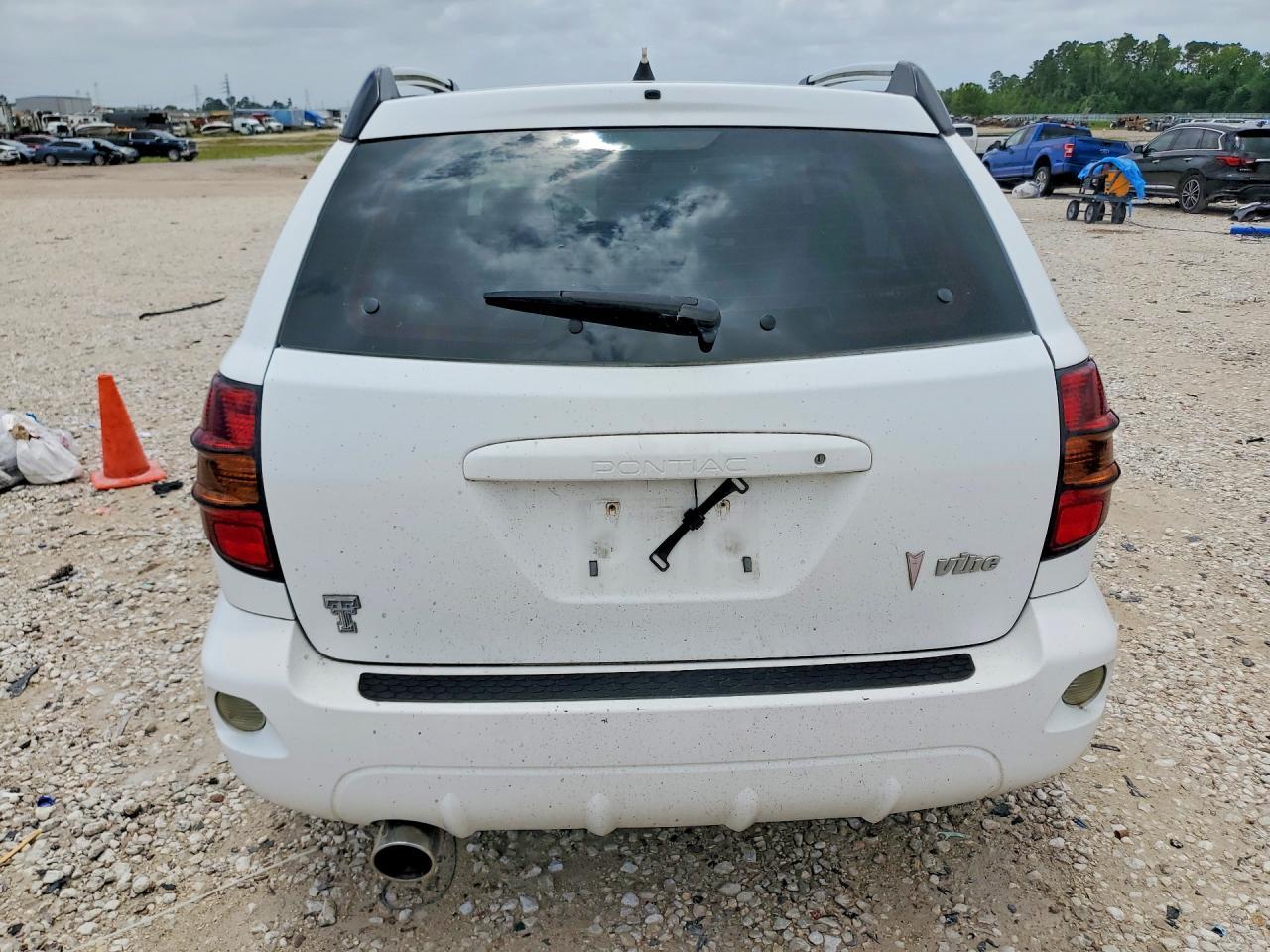 2005 Pontiac Vibe - Image 6