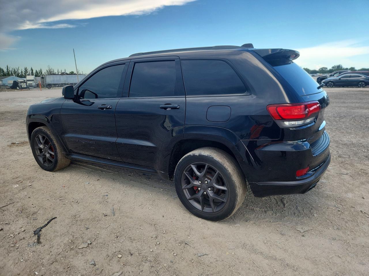2019 Jeep Grand Cherokee Sport - Фото 2