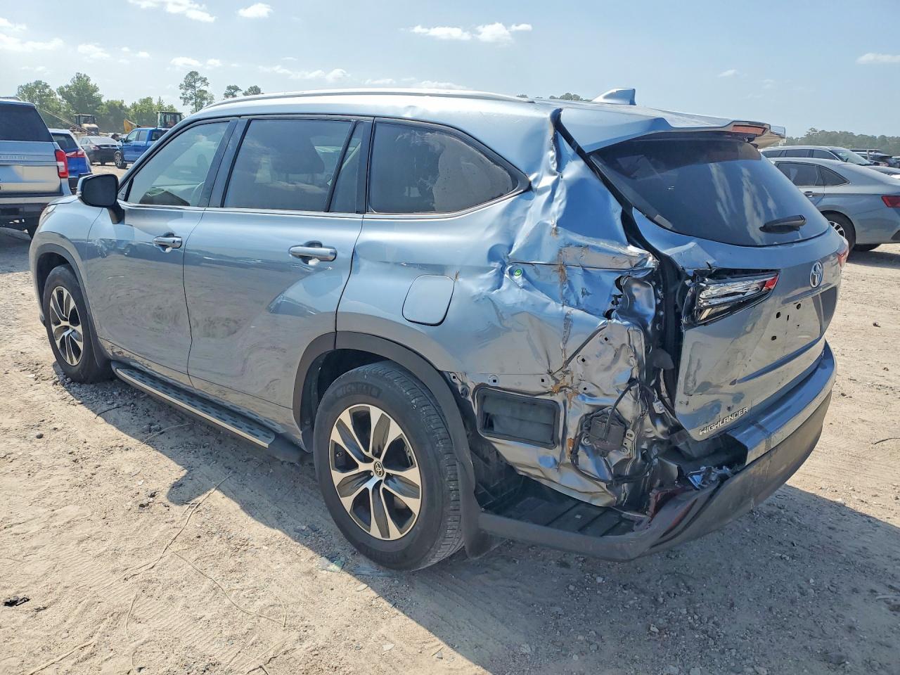 2022 Toyota Highlander Xle - Фото 2