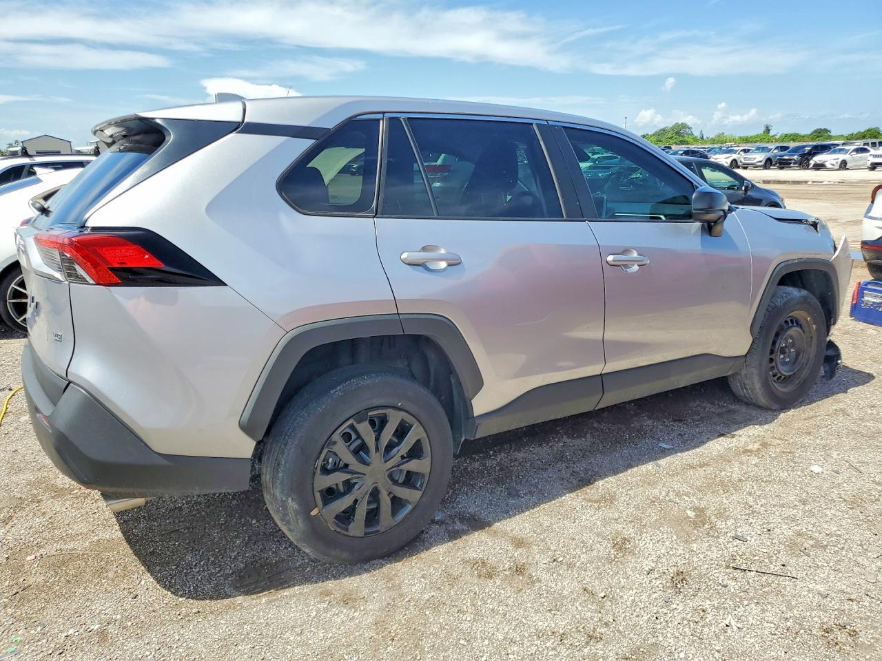 2025 Toyota Rav4 Le - Image 3