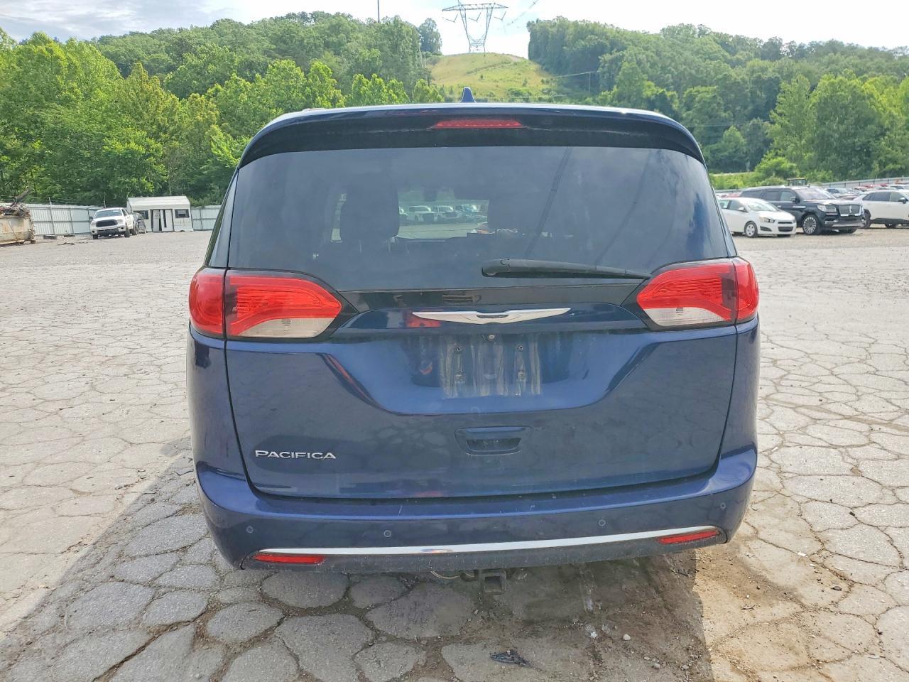 2017 Chrysler Pacifica Touring L - Image 6