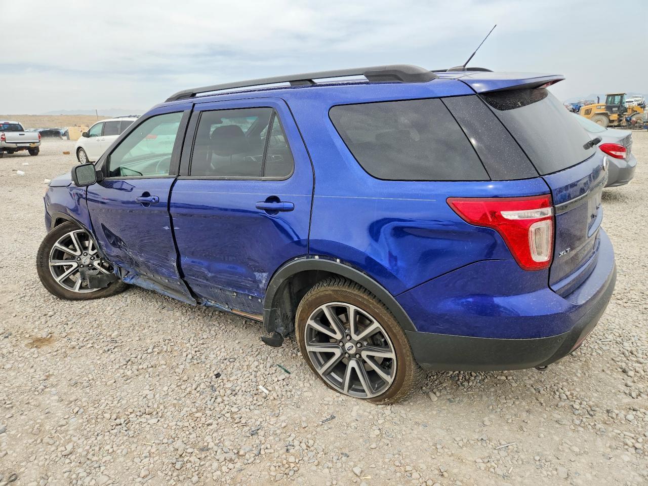 2015 Ford Explorer Xlt - Фото 2