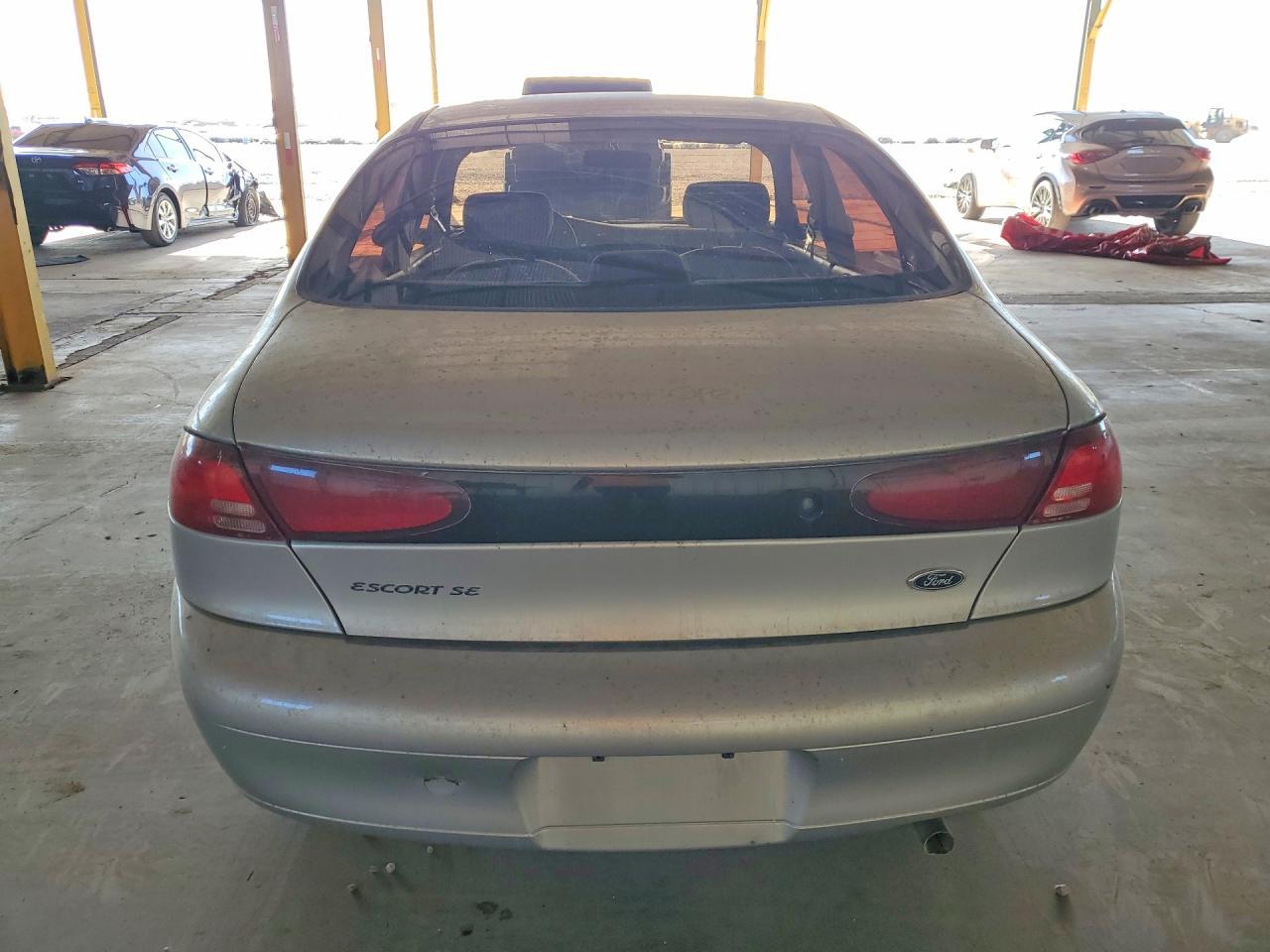 2002 Ford Escort - Фото 6