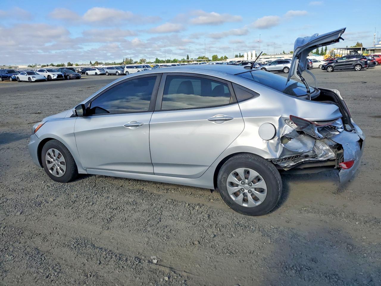 2017 Hyundai Accent Se - Image 2