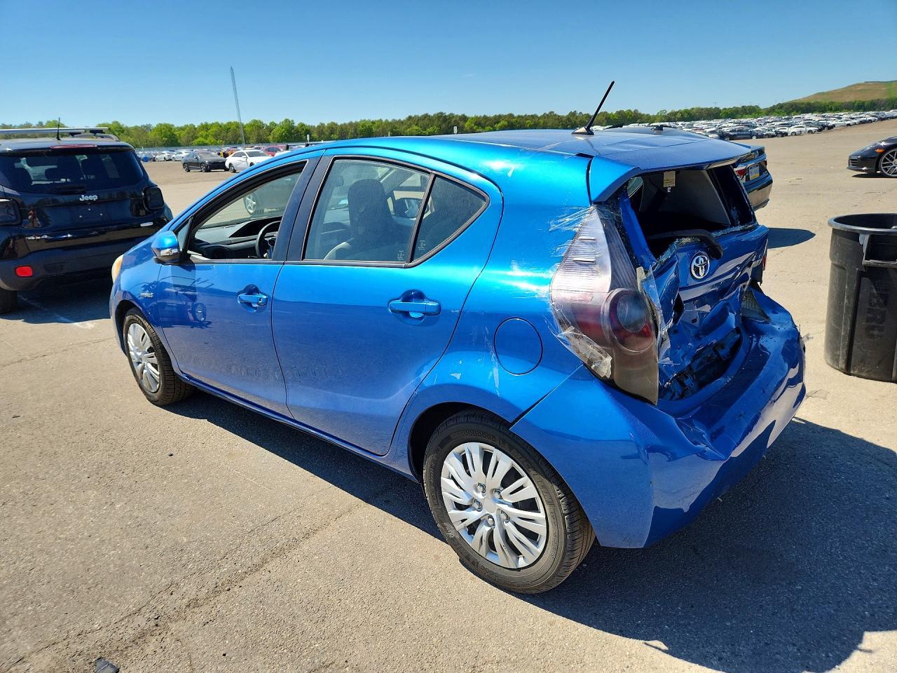 2014 Toyota Prius C One - Image 2