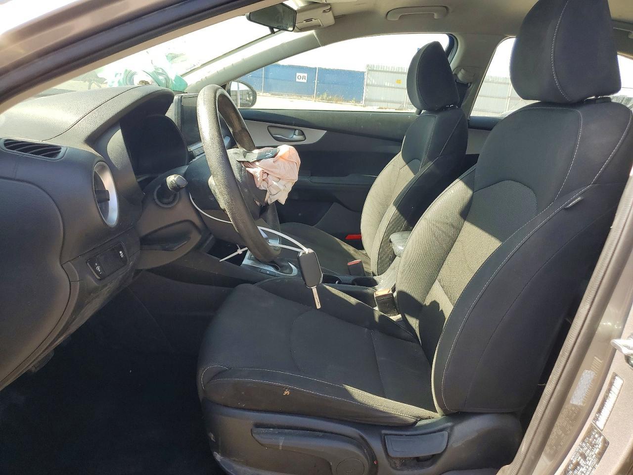 2024 Kia Forte Lxs - Image 7