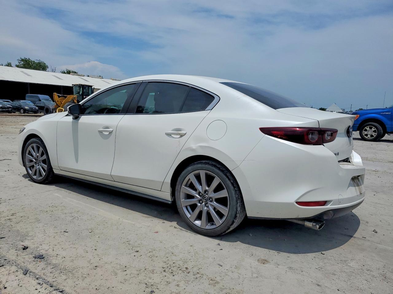 2023 Mazda 3 Preferred - Image 2