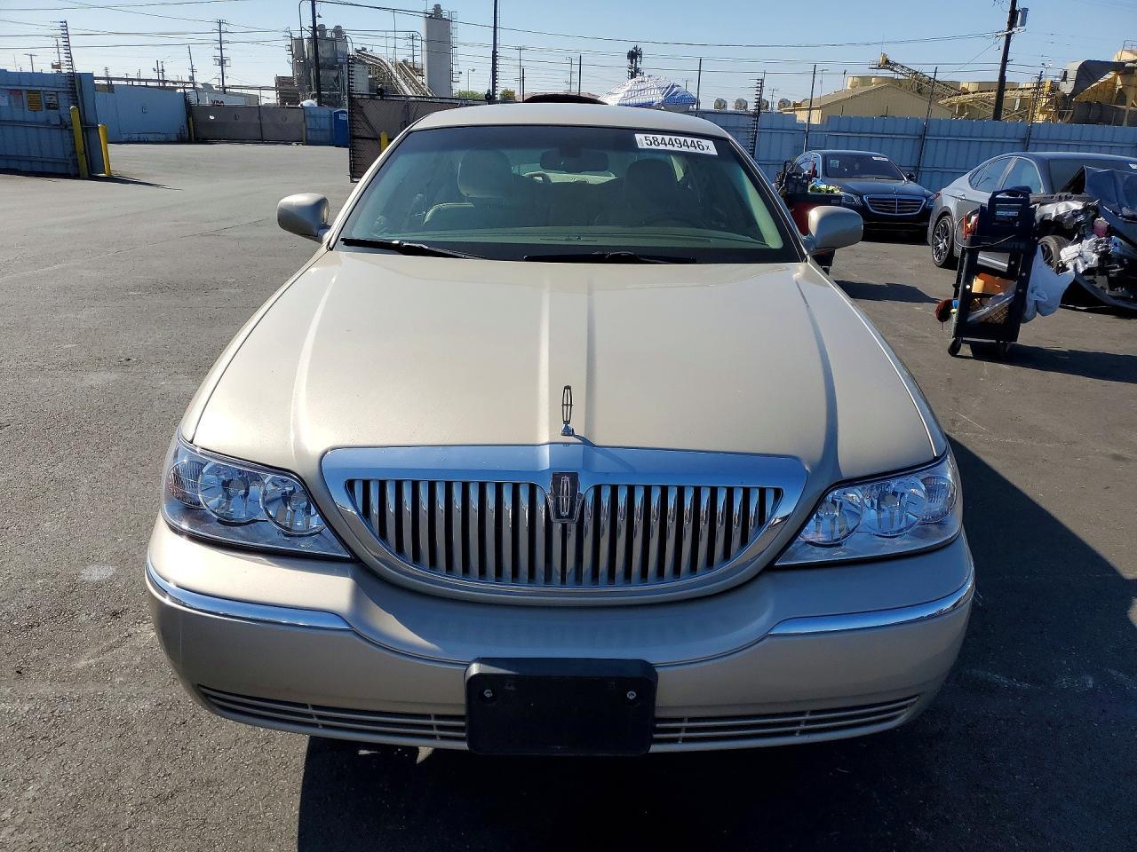 2010 Lincoln Town Car Signature Limited - Фото 5