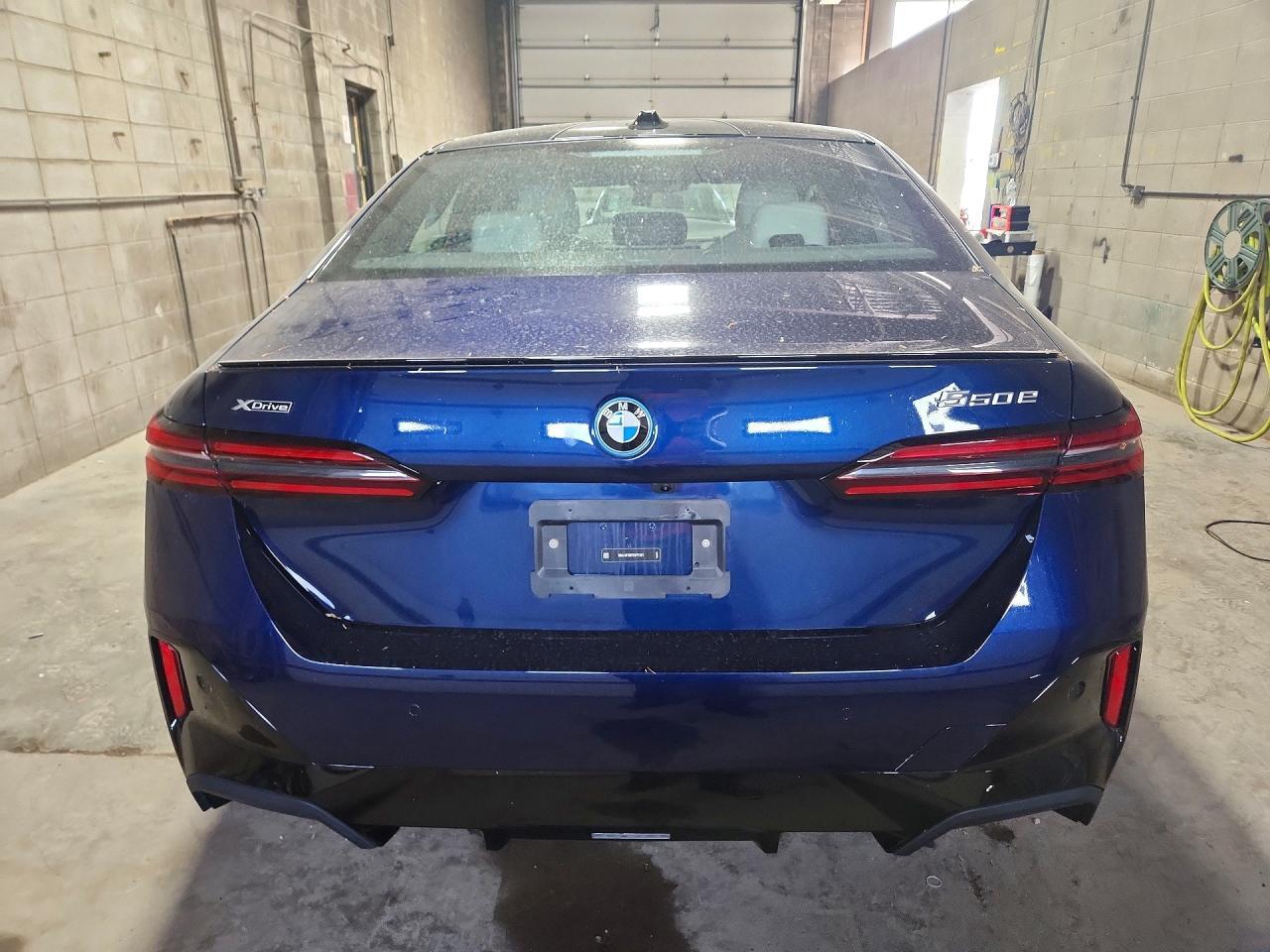2026 BMW 550 Xe - Фото 6