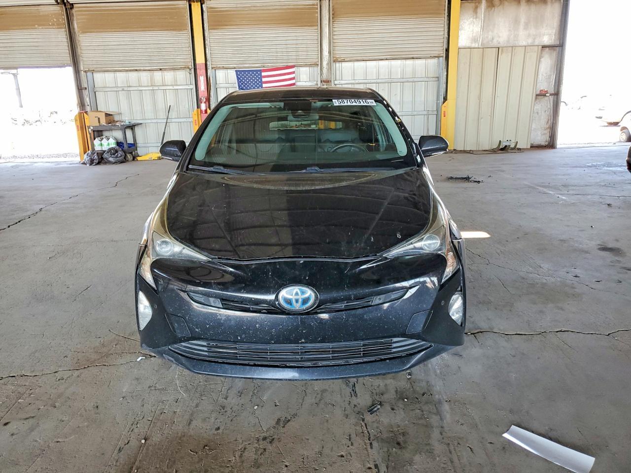 2017 Toyota Prius Three Touring - Фото 5