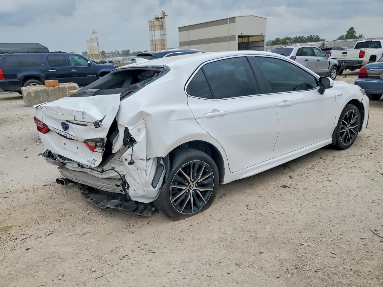 2021 Toyota Camry Se - Фото 3