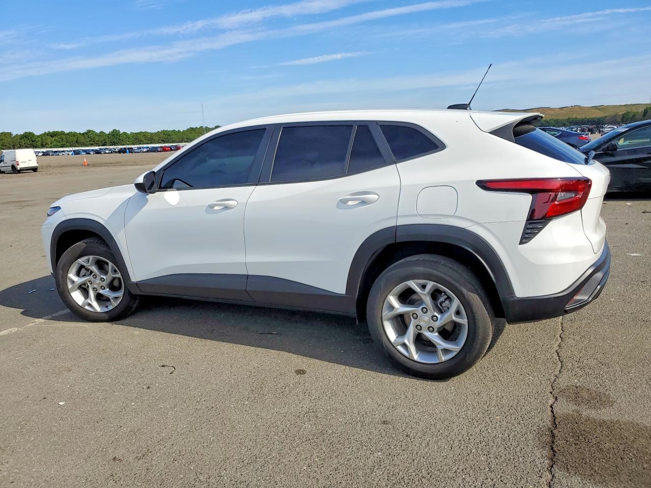 2024 Chevrolet Trax - Image 2