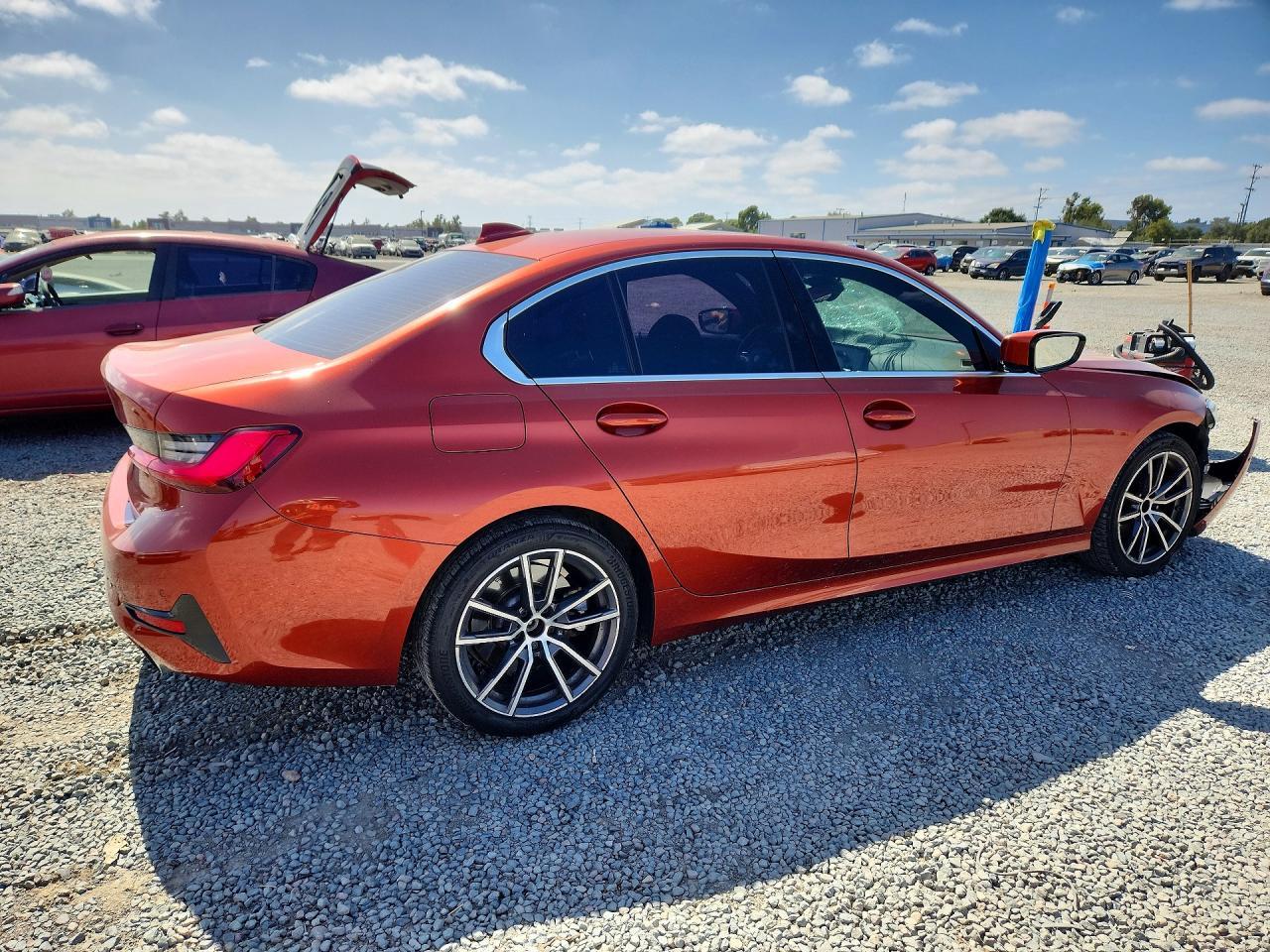2021 BMW 330Xi - Фото 3