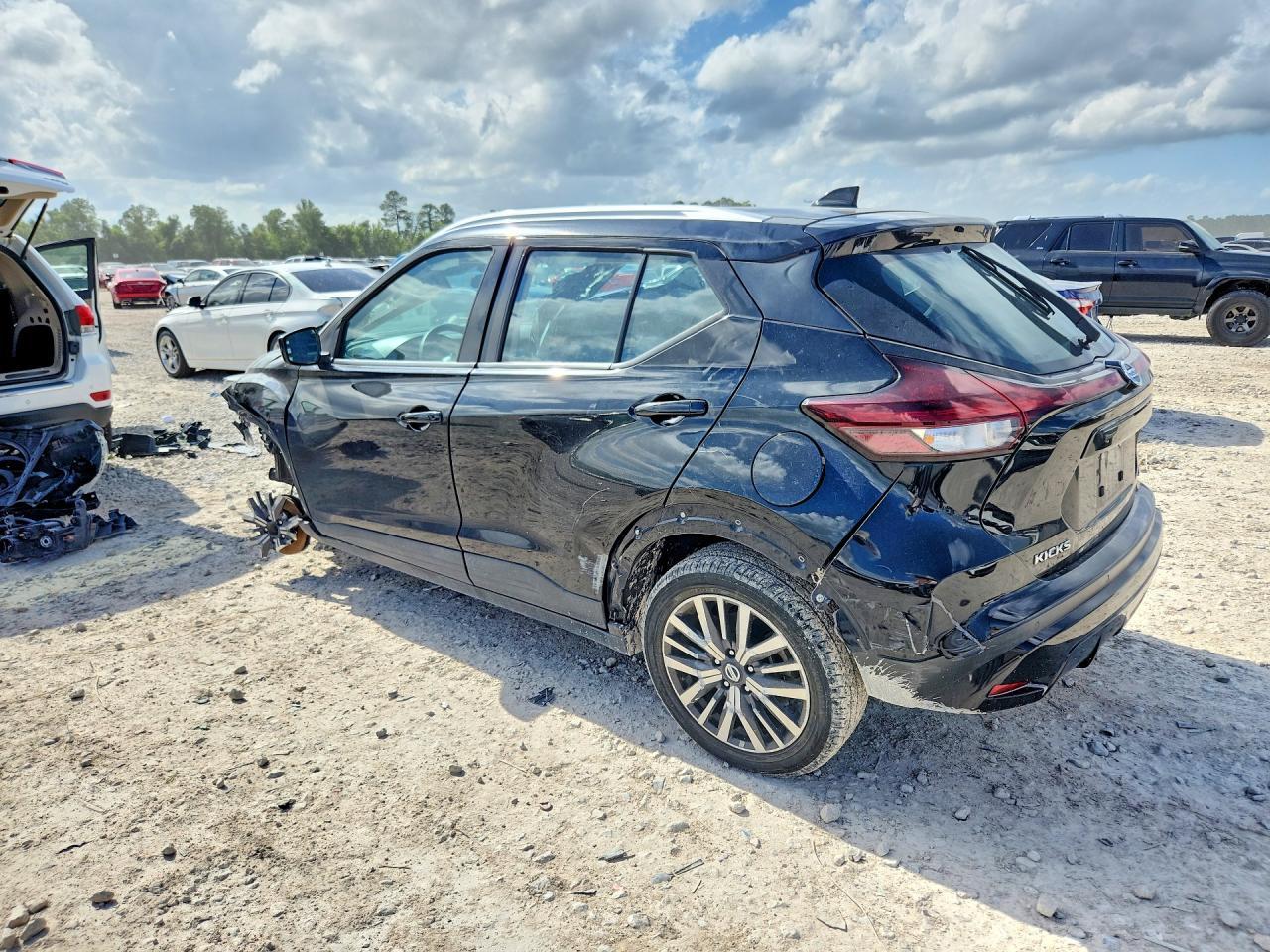 2021 Nissan Kicks Sv - Image 2