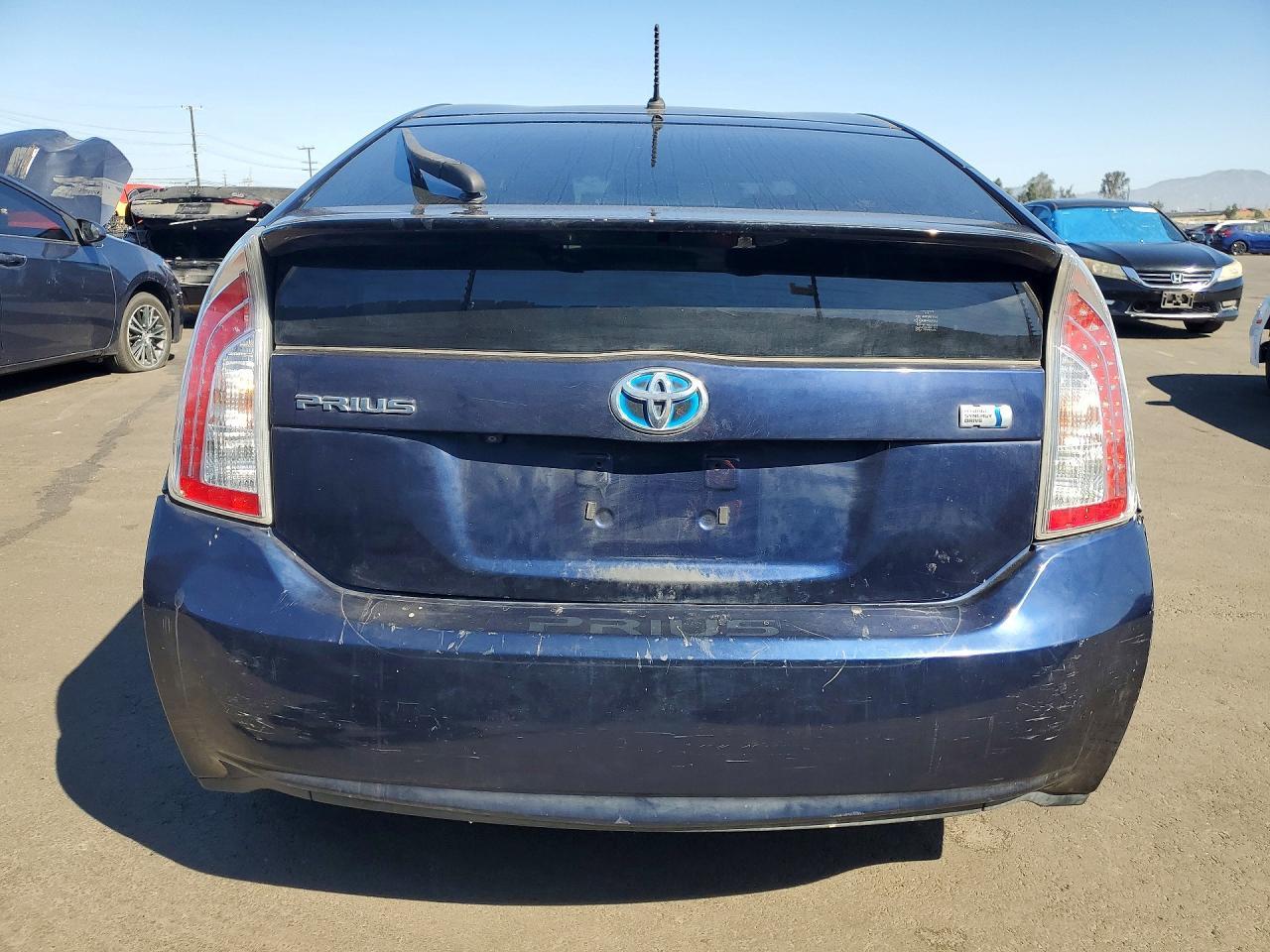 2015 Toyota Prius Two - Фото 6