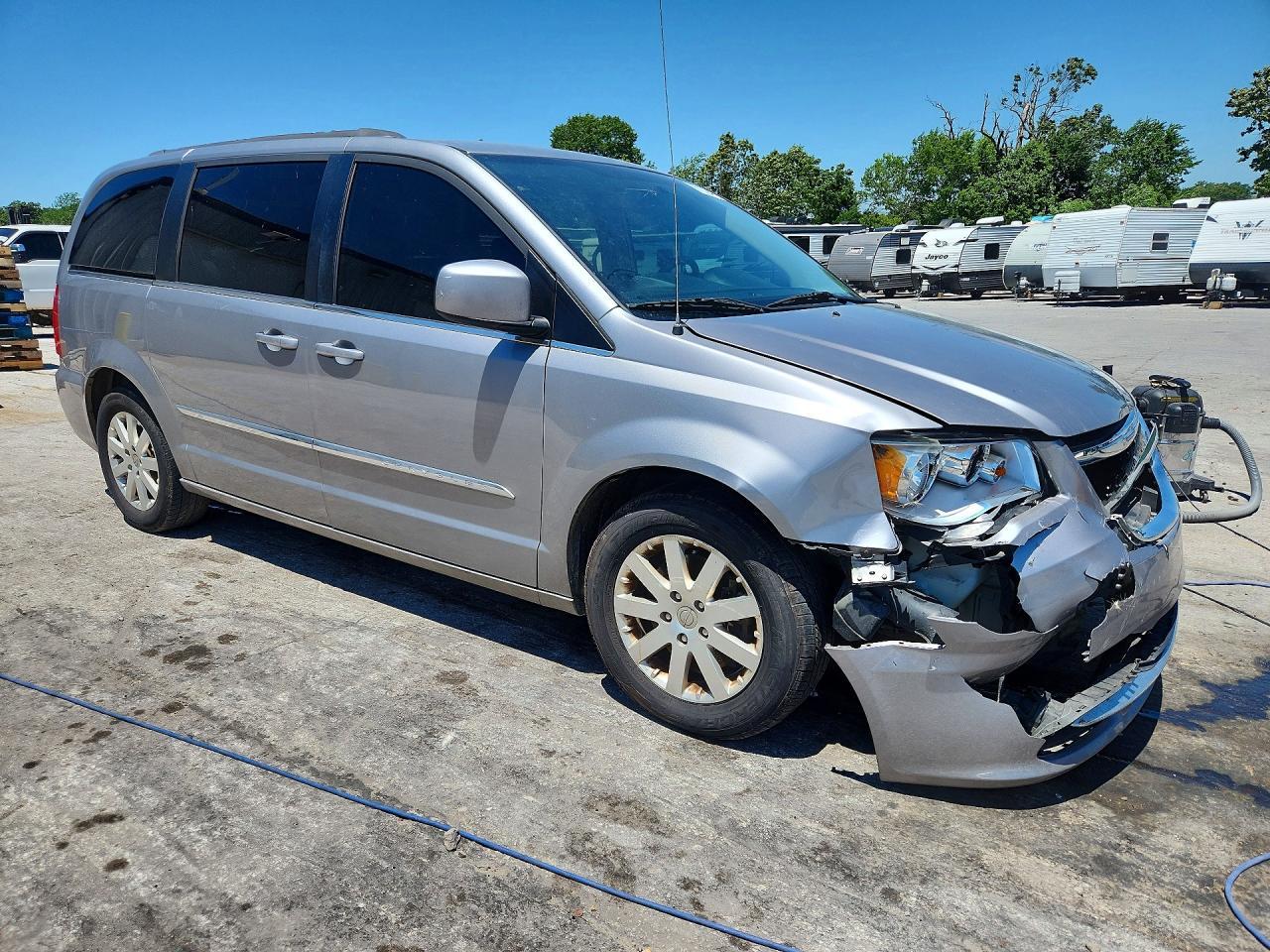 2016 Chrysler Town & Country Touring - Фото 4