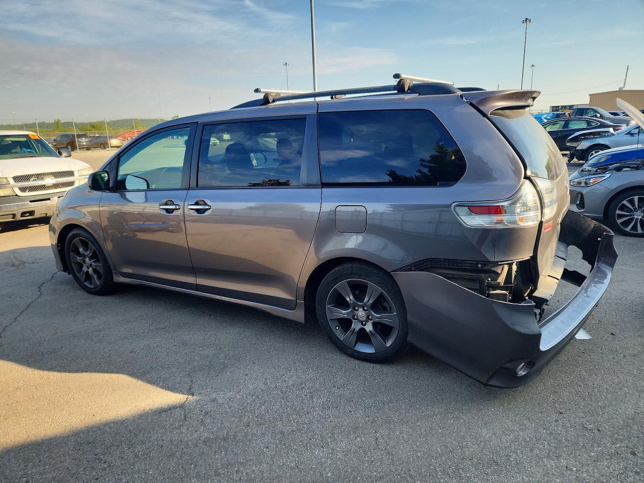 2015 Toyota Sienna Sport - Фото 2